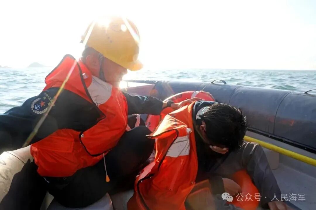 成功营救行动!这次我们出动了军舰参与救援任务