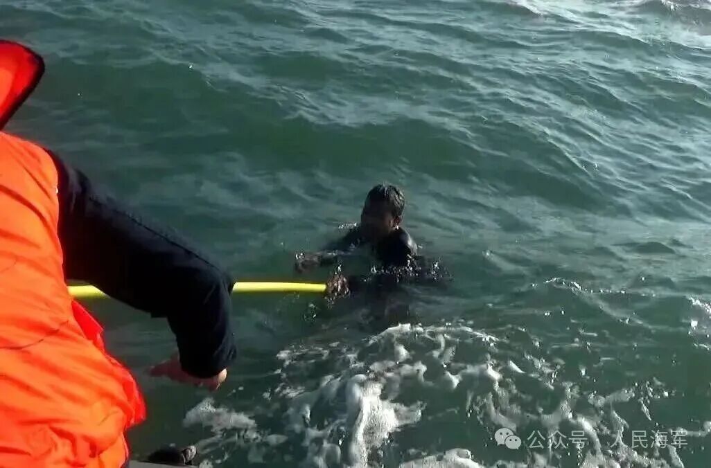 成功营救行动!这次我们出动了军舰参与救援任务