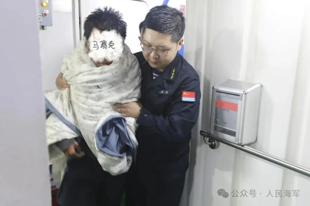 成功营救行动!这次我们出动了军舰参与救援任务