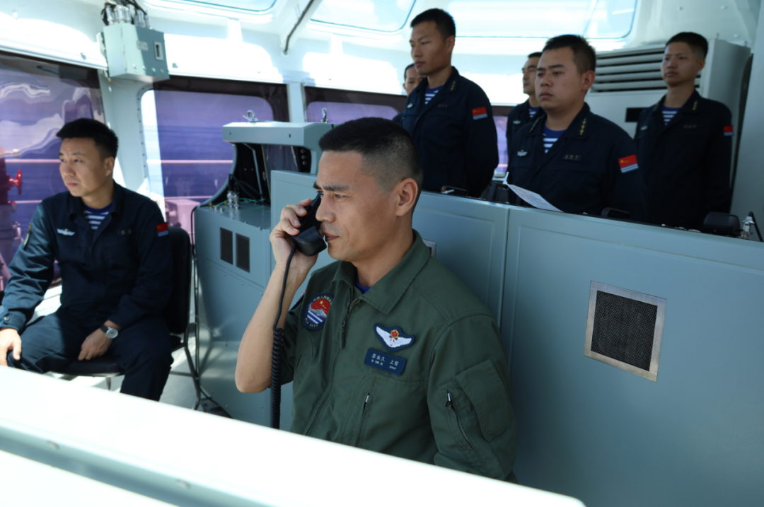 海军“丝路方舟”号医院船开展海空联合训练,提升医疗救援协同能力