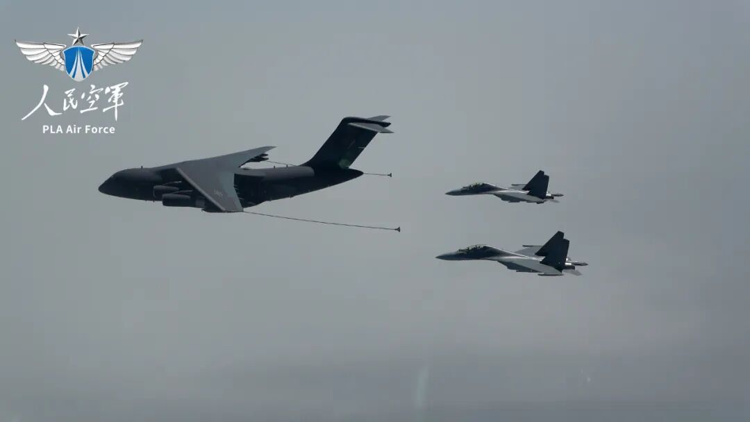 夜空中的飞行挑战!新任飞行员首度体验高强度空中加油训练