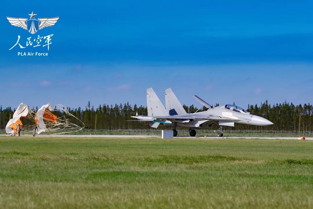 夜空中的飞行挑战!新任飞行员首度体验高强度空中加油训练