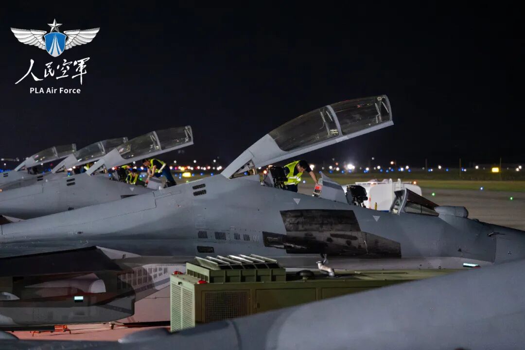 夜空中的飞行挑战!新任飞行员首度体验高强度空中加油训练