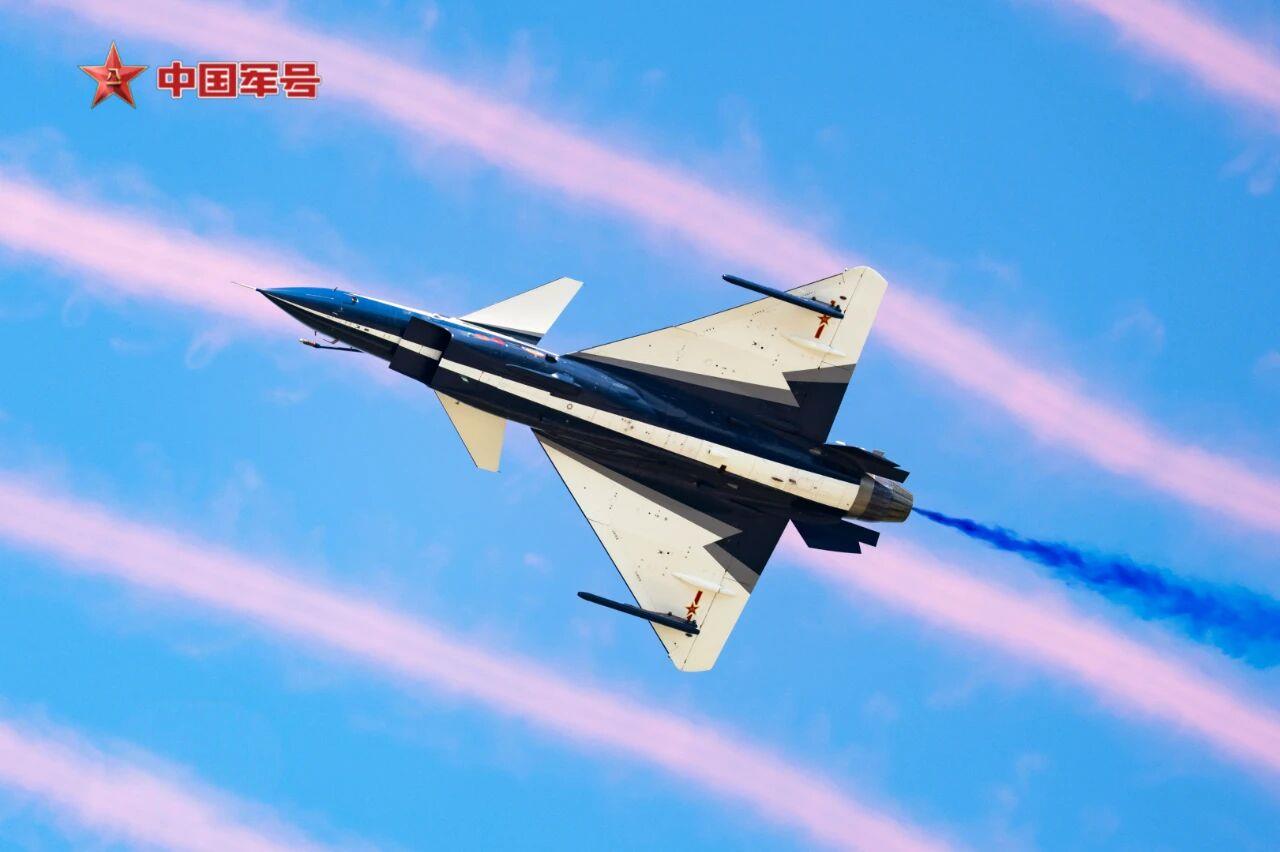 “云端瞭望长春航展!精彩战机训练瞬间抢先欣赏