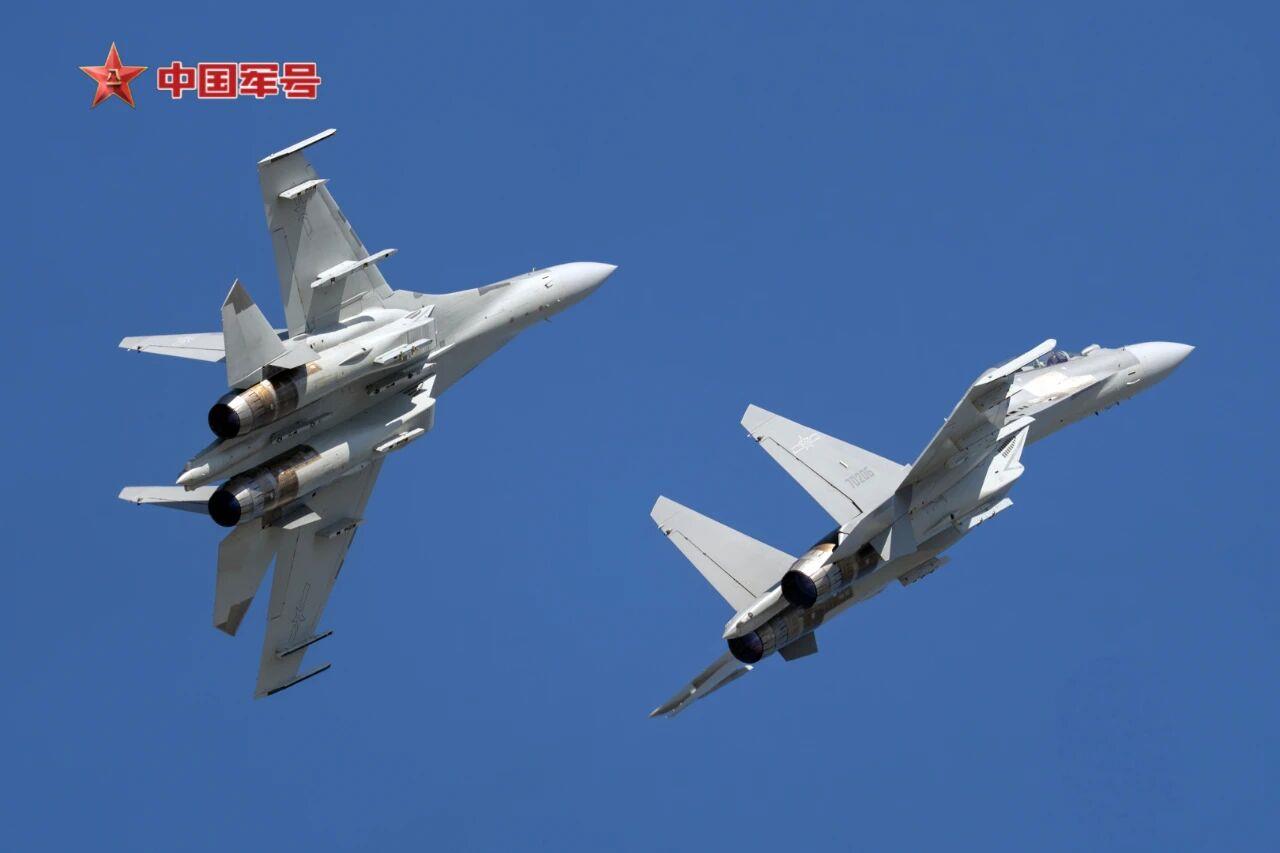 “云端瞭望长春航展!精彩战机训练瞬间抢先欣赏