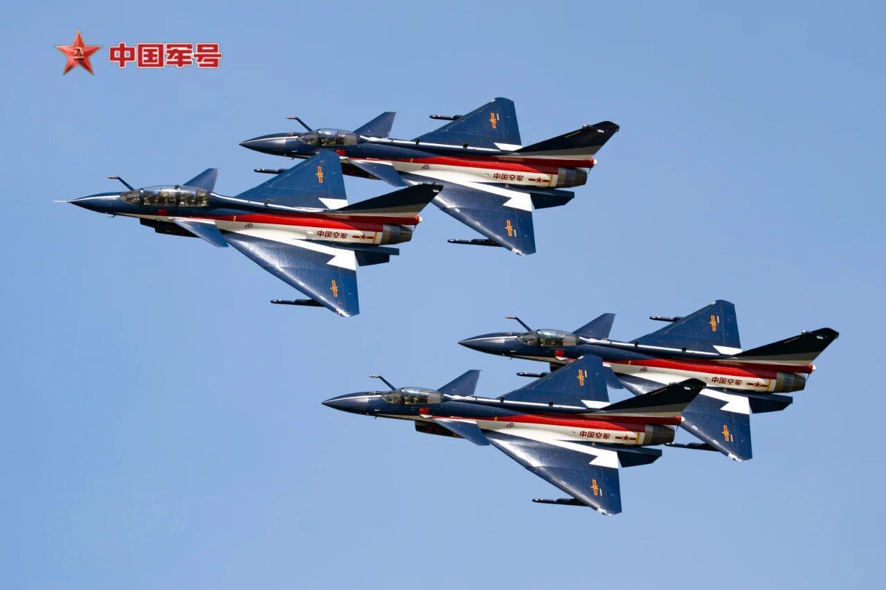 “云端瞭望长春航展!精彩战机训练瞬间抢先欣赏