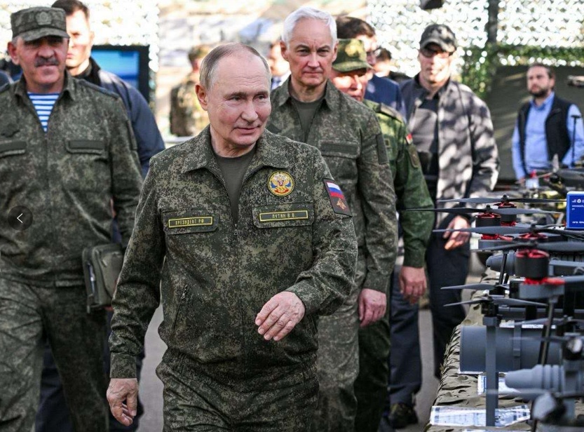 视频丨普京身穿军装参加俄白联合军演“西方-2025”的精彩瞬间 视频丨普京身穿军装参加俄白联合军演“西方-2025”的精彩瞬间