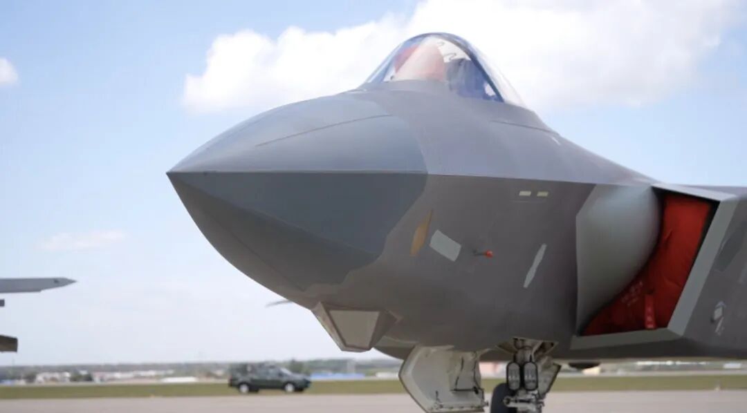 运_20A货舱敞开,网友惊叹大国重器的“宽广胸怀”!