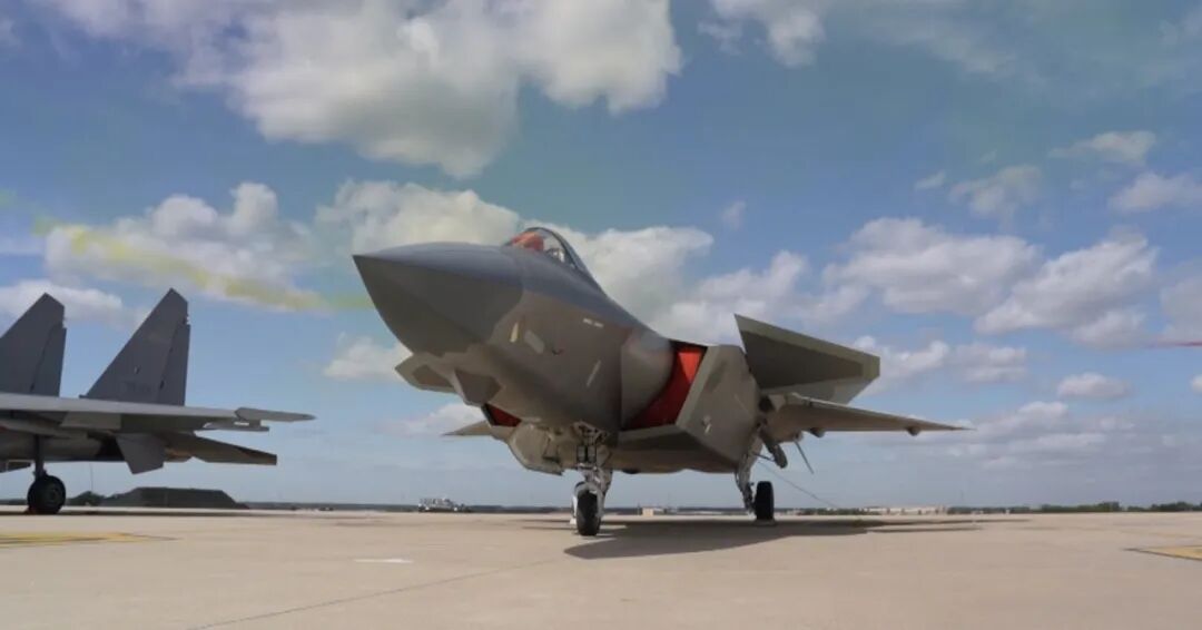 运_20A货舱敞开,网友惊叹大国重器的“宽广胸怀”!