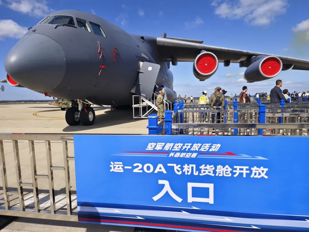 运_20A货舱敞开,网友惊叹大国重器的“宽广胸怀”!