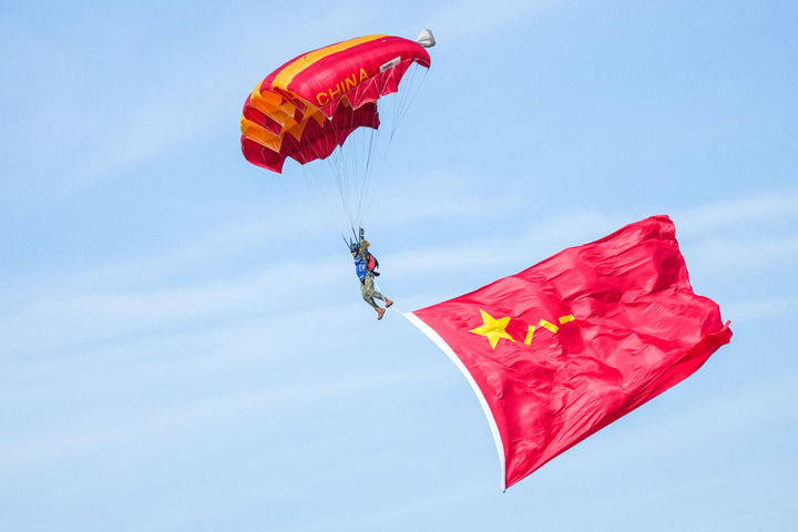 长春航空与空军开放活动盛大启动展示人民空军在建设新成就方面的丰硕成果