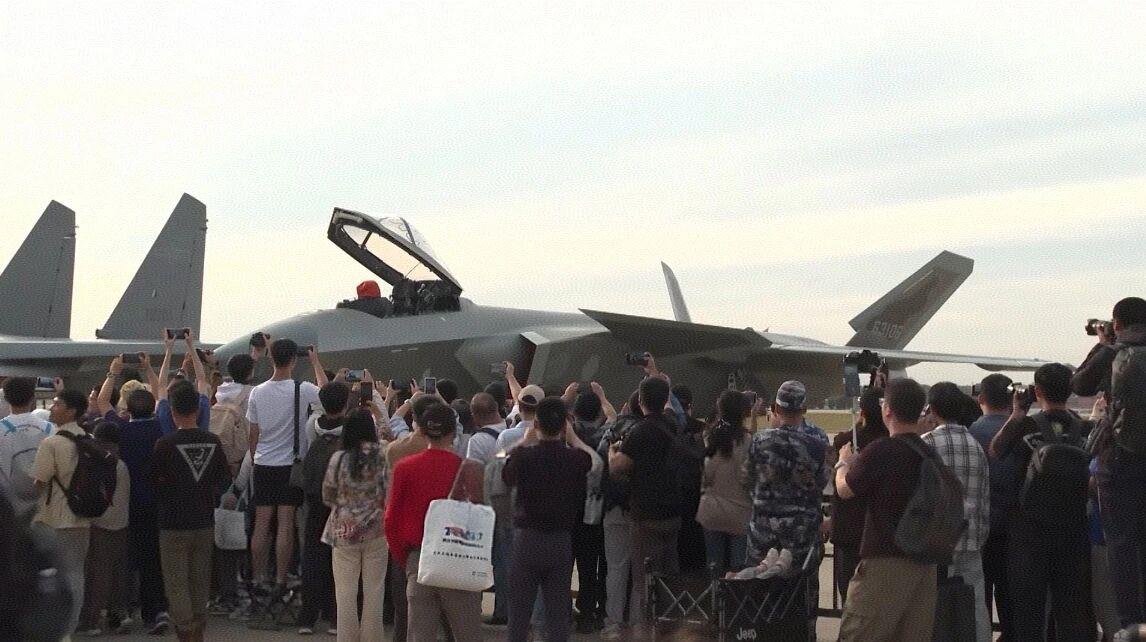 身临其境体验中国战机魅力,尽享“近、近、近”的极致感受 身临其境体验中国战机魅力,尽享“近、近、近”的极致感受