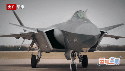 重温“亿”次!全球瞩目,中国战机在8K慢动作下的激动时刻 重温“亿”次!全球瞩目,中国战机在8K慢动作下的激动时刻