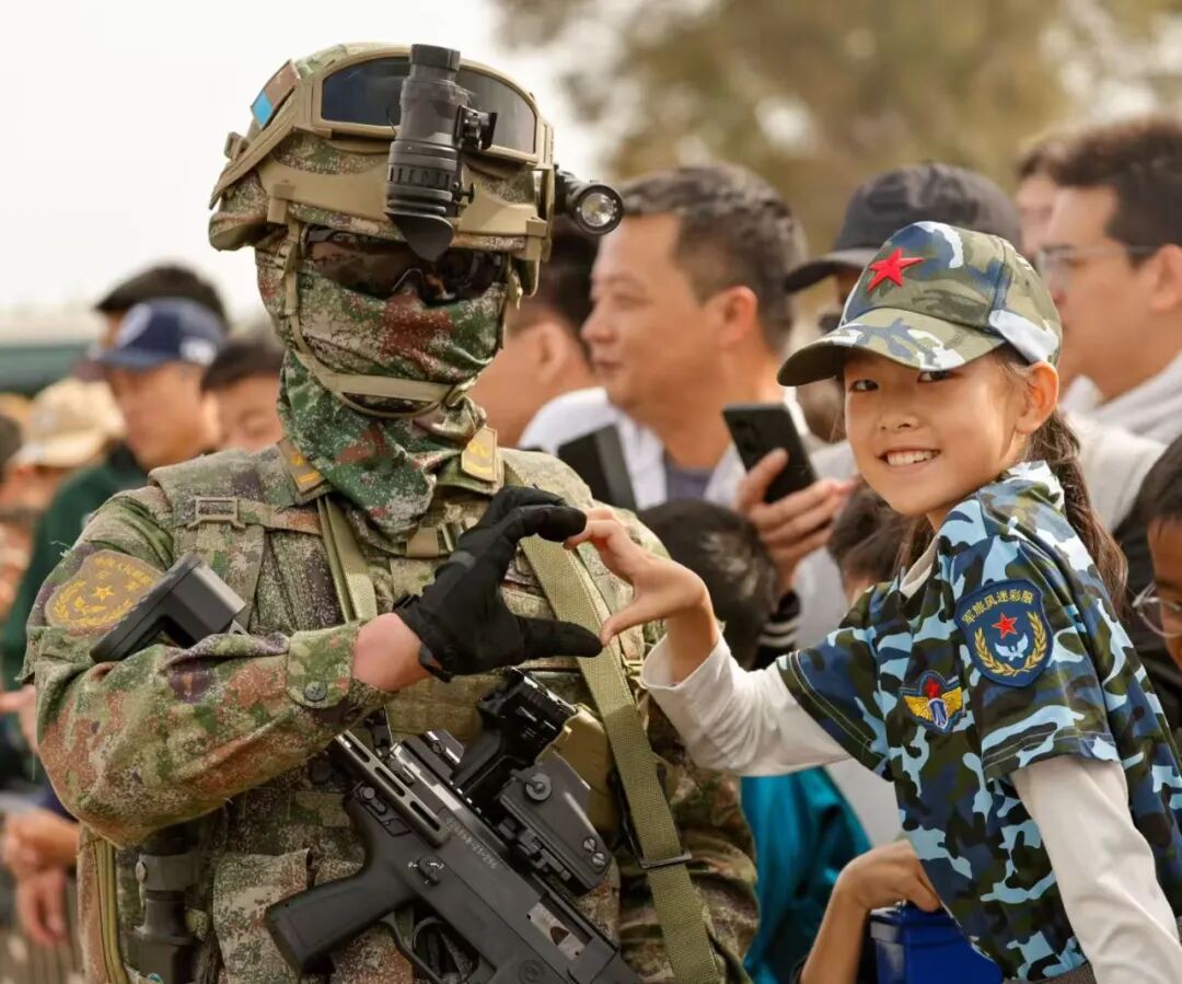 重温“亿”次!全球瞩目,中国战机在8K慢动作下的激动时刻