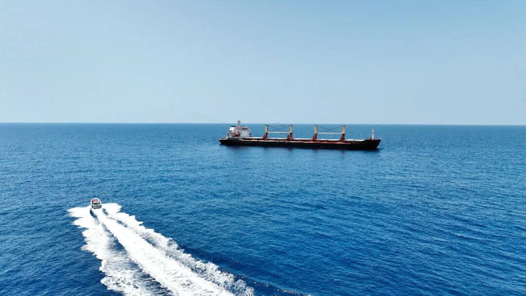 海军第47批护航编队紧急救助在亚丁湾遇险的香港商船船员 海军第47批护航编队紧急救助在亚丁湾遇险的香港商船船员