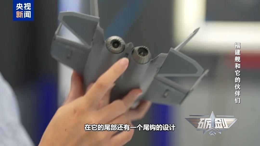 歼_35与歼_35A之间究竟存在哪些显著差异和特点?