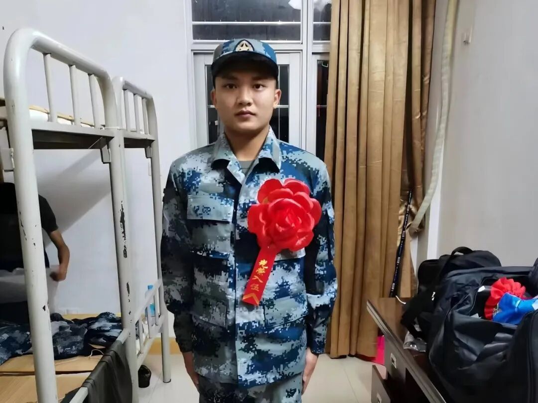 惊人!退役不到一个月,他再次选择重新入伍,成为军队的一员!