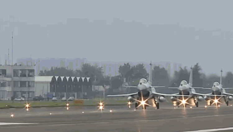 揭秘歼_10系列飞机的卓越性能与设计总师的详细解析