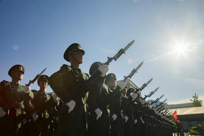 和哥哥携手共进,骄傲走过历史悠久的天安门广场 和哥哥携手共进,骄傲走过历史悠久的天安门广场