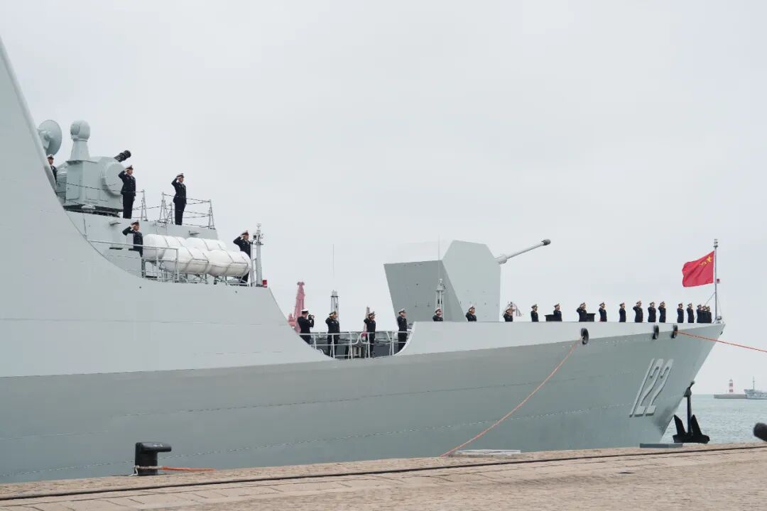 唐山舰、大庆舰、太湖舰,扬帆起航,共同奋进新时代的海洋使命!