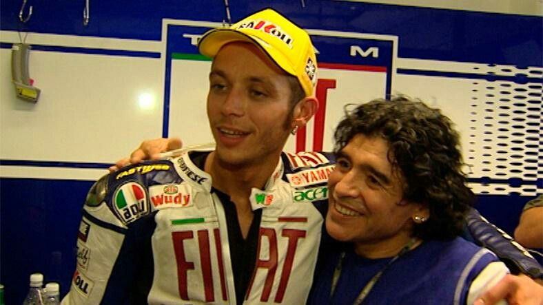 瓦伦蒂诺·罗西回忆:马拉多纳亲吻了我的手,我则深情吻上了他的左脚 瓦伦蒂诺·罗西回忆:马拉多纳亲吻了我的手,我则深情吻上了他的左脚