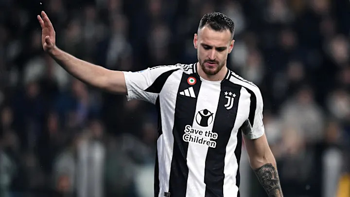 记者:加蒂膝盖扭伤情况严重,球队安排明天进行进一步检查 记者:加蒂膝盖扭伤情况严重,球队安排明天进行进一步检查