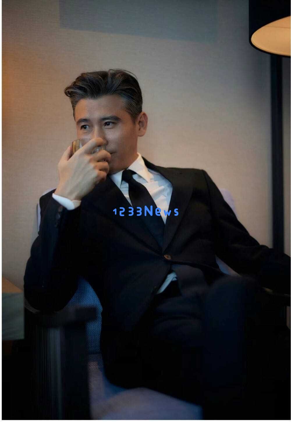 51岁李乃文的逆袭之路:20年配角生涯如何成功转型为受欢迎的中年明星?