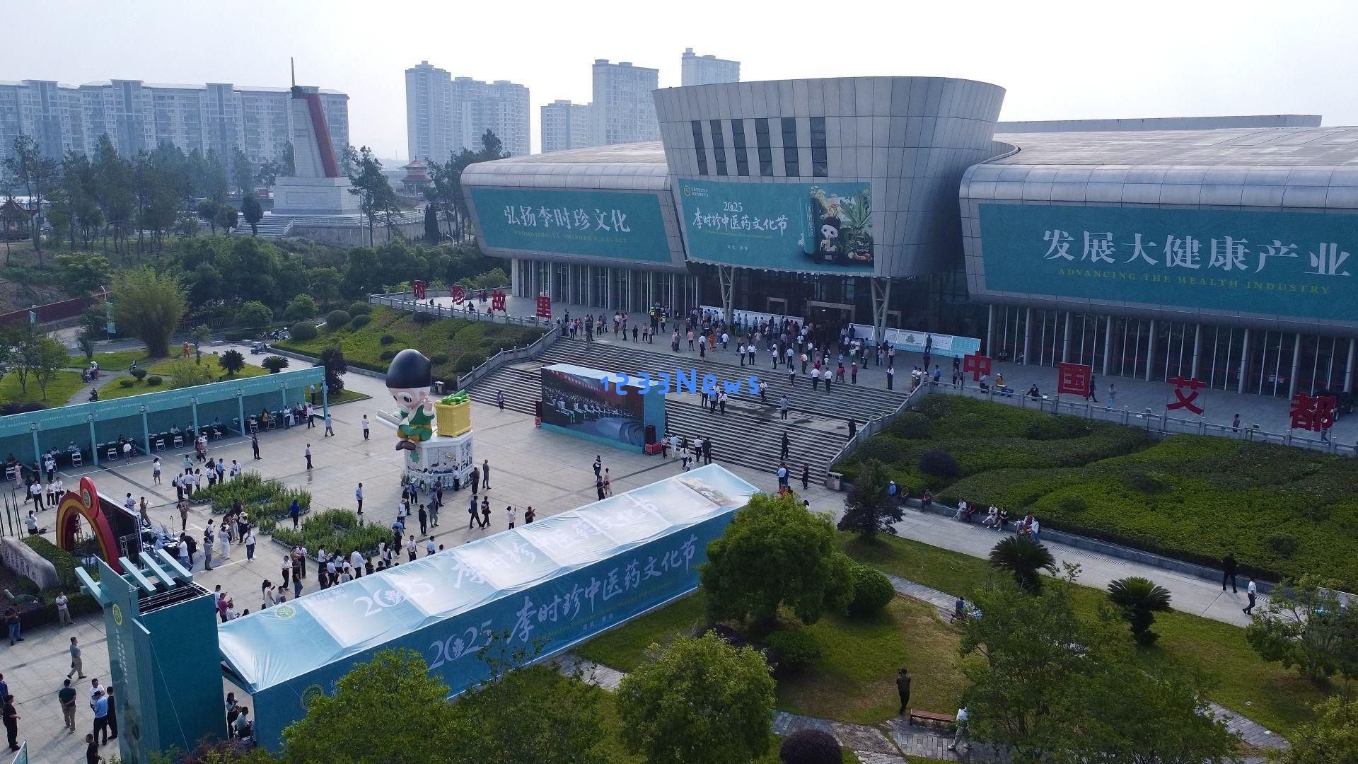 黄冈两会蕲春市累计研发艾滋病相关产品超过1000种