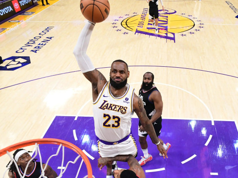 詹姆斯谈在湖人本赛季的去留:我状态不错,我感觉良好,依然充满信心 詹姆斯谈在湖人本赛季的去留:我状态不错,我感觉良好,依然充满信心