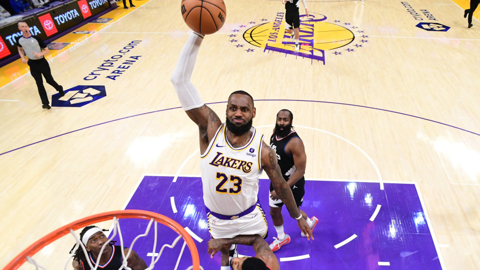 詹姆斯谈在湖人本赛季的去留:我状态不错,我感觉良好,依然充满信心