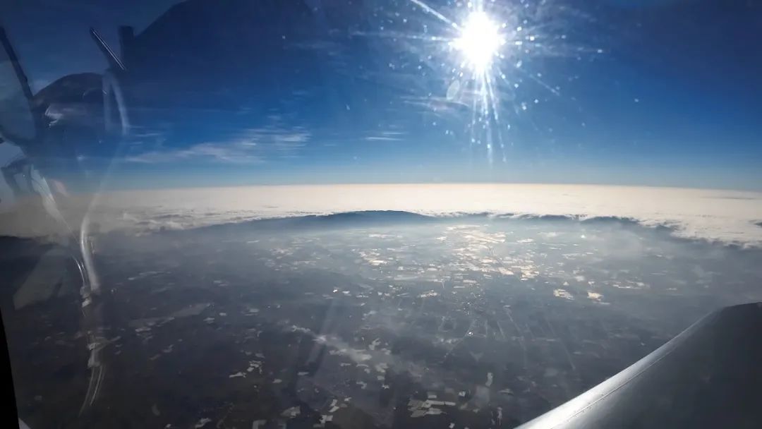 战鹰翱翔！春节期间南部战区空军某旅强化战备组织跨昼夜红蓝演练活动