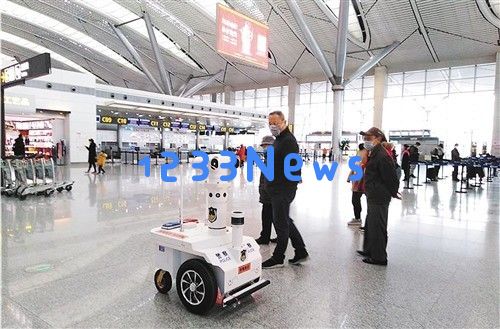 警用测温巡逻机器人（图片来源网络）