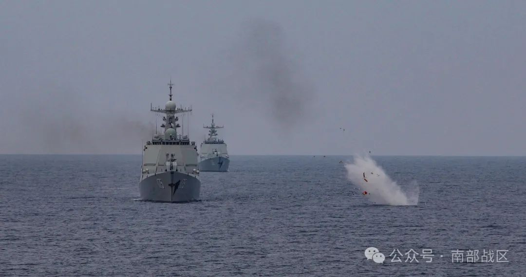南海某海域，舰艇编队进行高强度实战化全方位训练考核