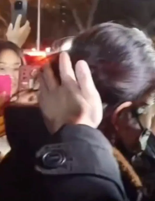 叶童首度回应遭遇疯狂粉丝事件，深入背后原因引发热议