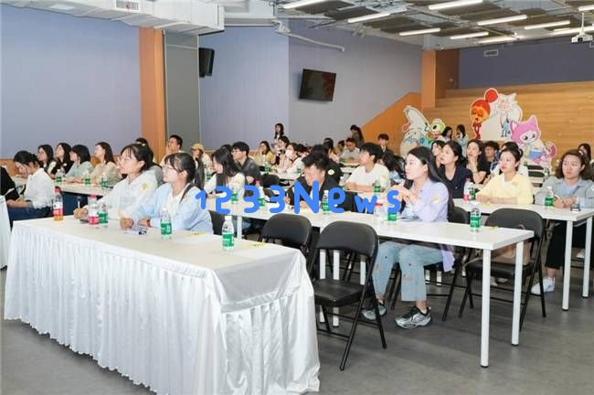 金牛教师深入探讨跨界融合的科技教育，共同构建未来教育的美好愿景