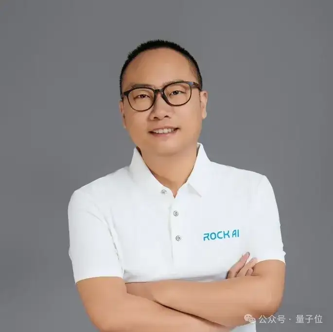 树莓派上流畅运行大模型！让终端具备自主学习与记忆能力｜对话RockAI CEO刘凡平