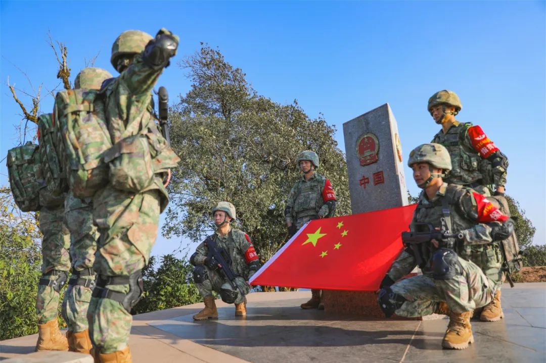 灯火辉煌背后，向坚守岗位的“劳动者”们致以崇高敬意