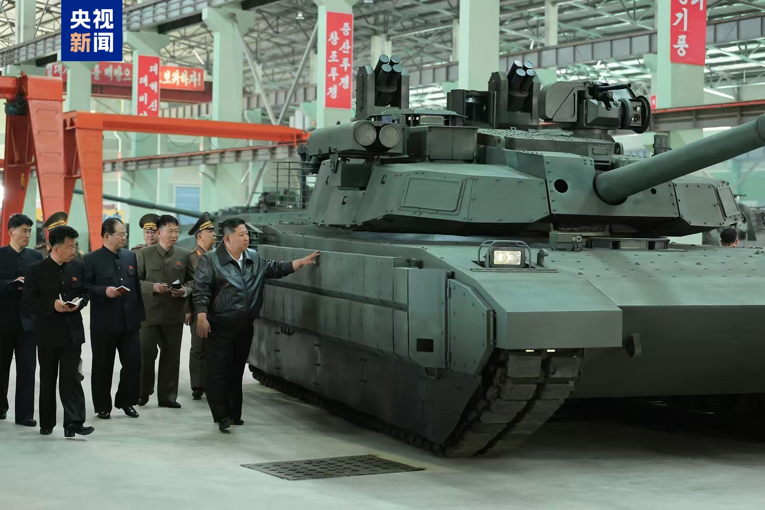 金正恩检查关键坦克制造厂着重强化陆军装甲武器更新工作
