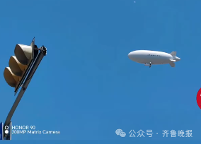 济南市民们纷纷偶遇这个空中飞行的“大白胖子”，还可以乘坐哦，具体路线已公开