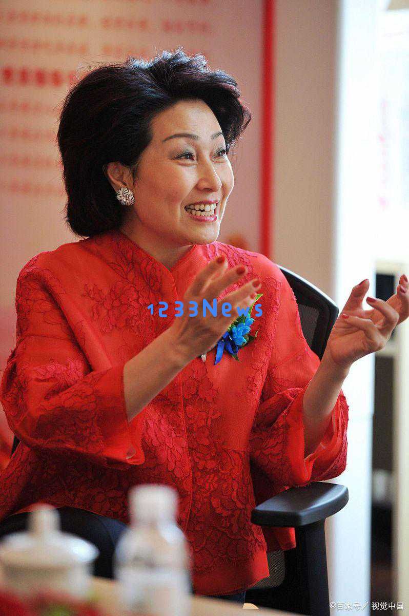 万万没想到，59岁的李胜素选择未婚未育，却活成了人生的赢家