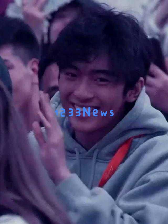 谢霆锋携子同框展现亲子温情，颜值基因令人惊叹无比