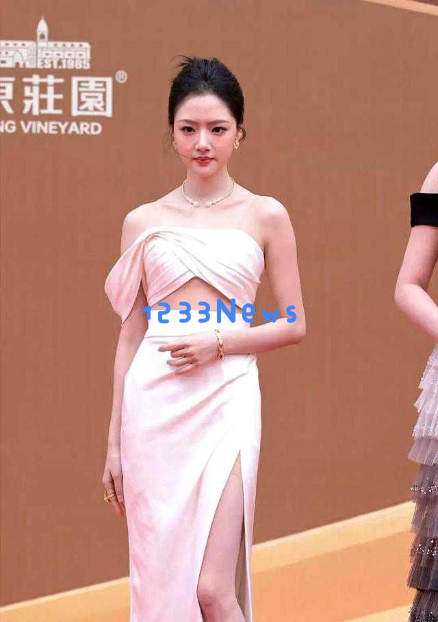 关晓彤亮相红毯展现健康美，胖点反而更吸引目光