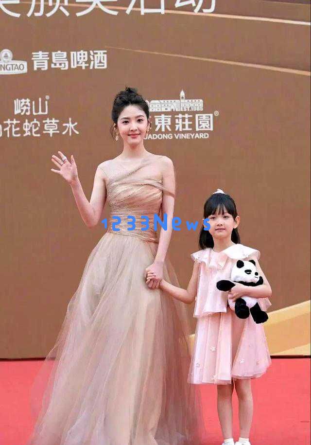 关晓彤亮相红毯展现健康美，胖点反而更吸引目光