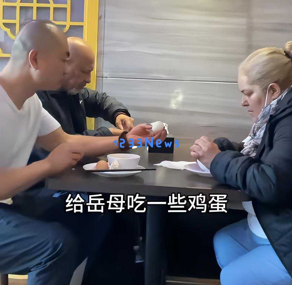 杨淙与奇娜父母游北京期间遭遇意外，一家人显得非常疲惫与痛苦