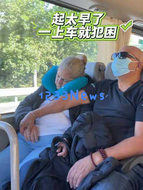 杨淙与奇娜父母游北京期间遭遇意外，一家人显得非常疲惫与痛苦