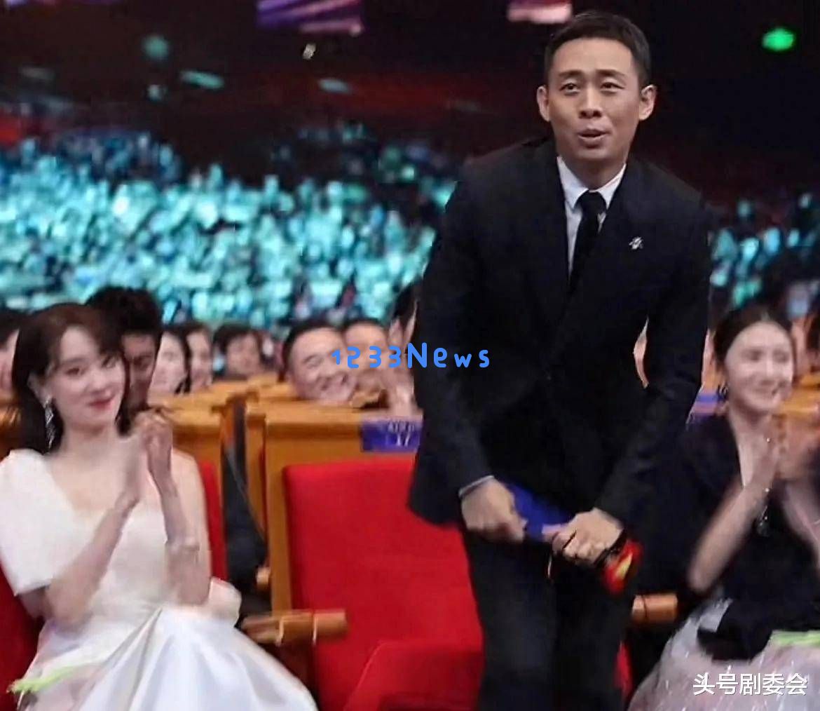 张艺谋揭示了张译“消失”背后的真相，他为所有演员敲响了警钟
