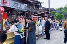 织金：实施多项举措激发消费活力 点亮城市的“烟火气”