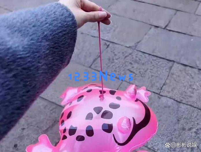 潘玮柏的妻子宣云重返南京，品尝老门东的糖藕粥和桂花糕，个人颜值出众