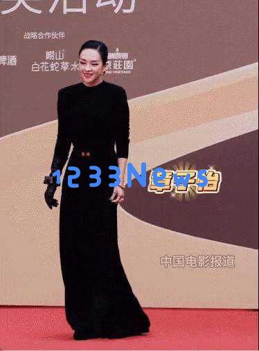 青岛之夜，章若楠仙女般迷人，关晓彤展现优雅韵味，梅婷低头瞬间撩人心弦