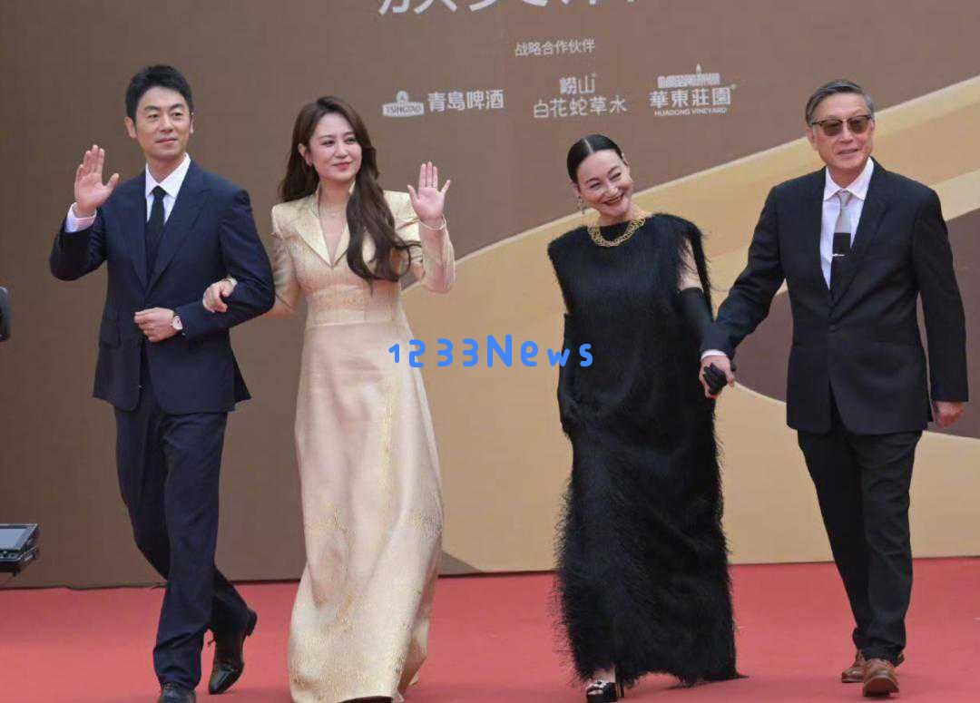 青岛之夜，章若楠仙女般迷人，关晓彤展现优雅韵味，梅婷低头瞬间撩人心弦